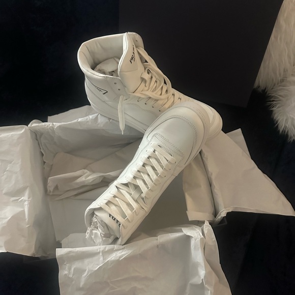 Two pairs of this style - Picture 2 of 3